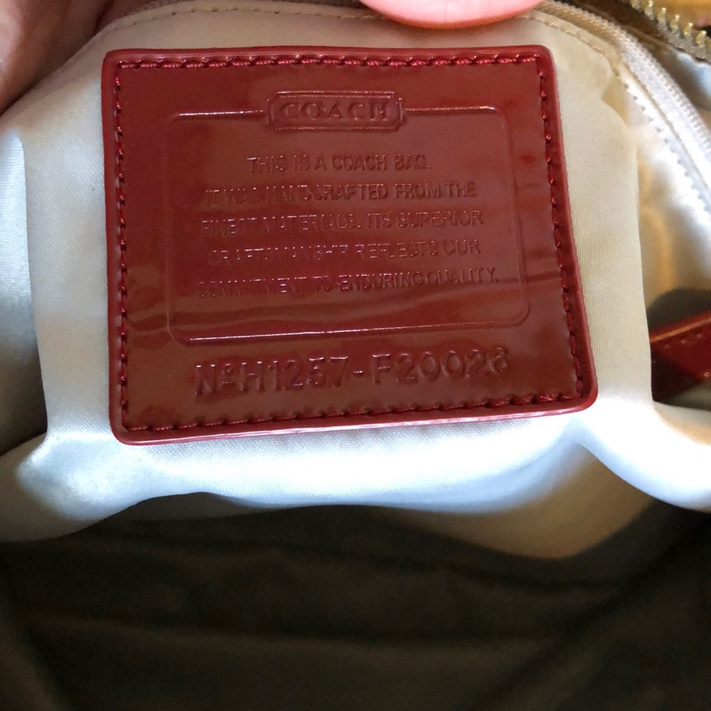 Coach purse offers welcome - Picture 6 of 8